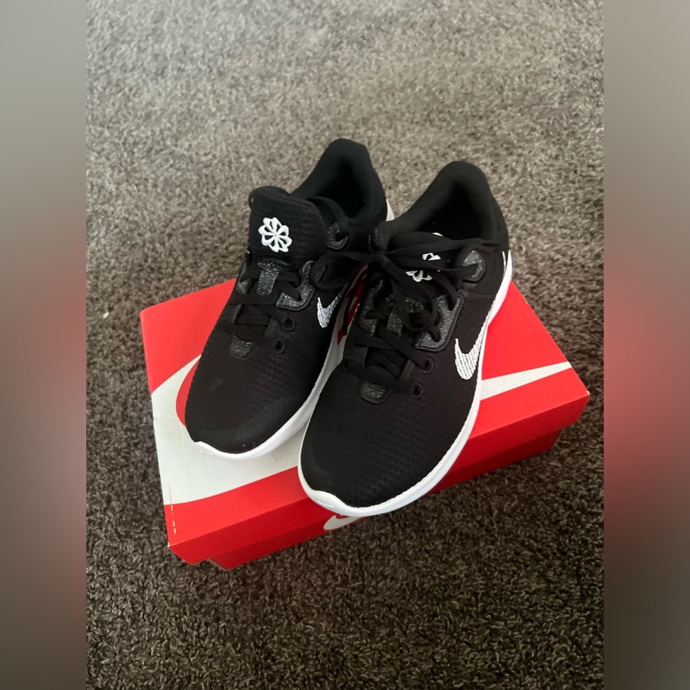 Nike Experience Run 11 Sz. 7.5 Black